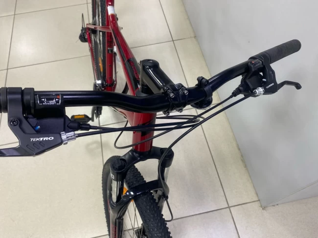 GT-R R29 красный