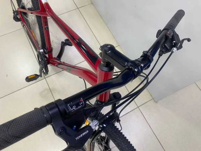 GT-R R29 красный