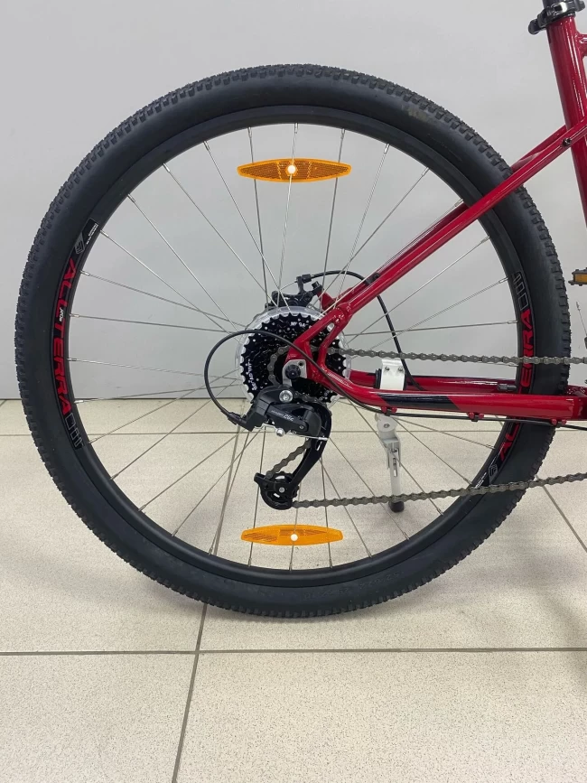 GT-R R29 красный