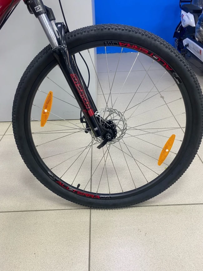 GT-R R29 красный