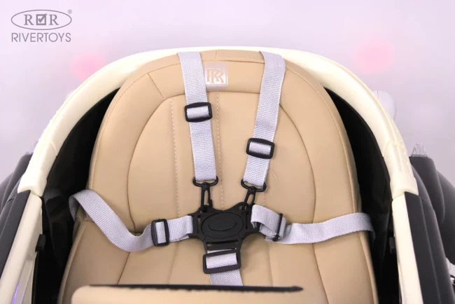 Электромобиль RIVER TOys Roils - Royca  черный глянец