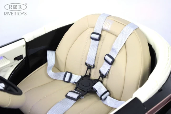 Электромобиль RIVER TOys Roils - Royca  черный глянец