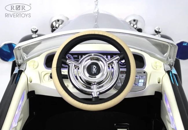 Электромобиль RIVER TOys Roils - Royca  черный глянец