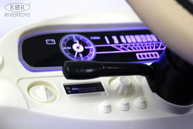 Электромобиль RIVER TOys Roils - Royca  черный глянец