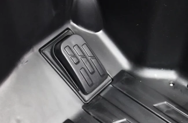 Электромобиль RIVER TOYS Jeep M222БХ красный