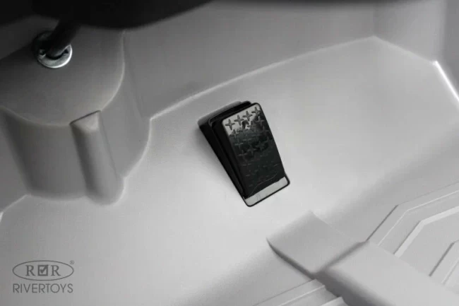 Электромобиль RIVER TOYS ГОНОЧНЫЙ БАГГИ серый