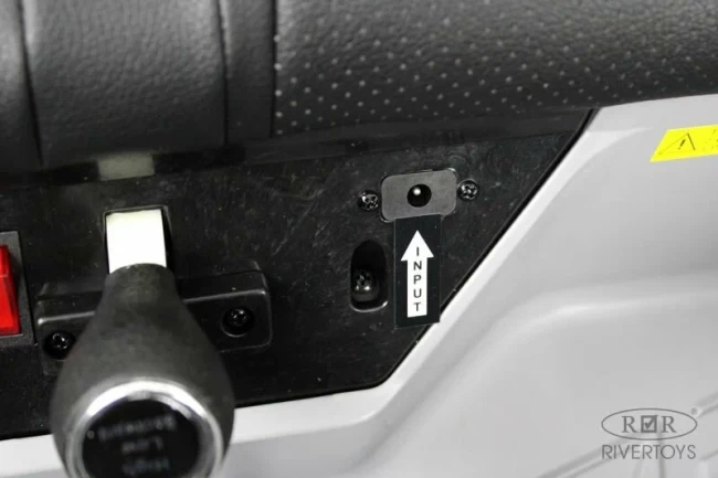 Электромобиль RIVER TOYS ГОНОЧНЫЙ БАГГИ серый