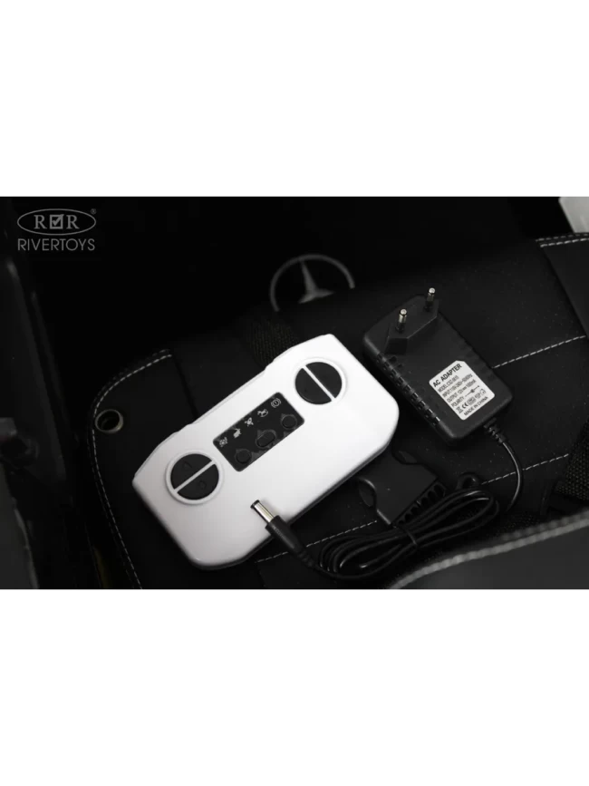 Электромобиль RIVER TOYS MERCEDES -AMG G222GG белый