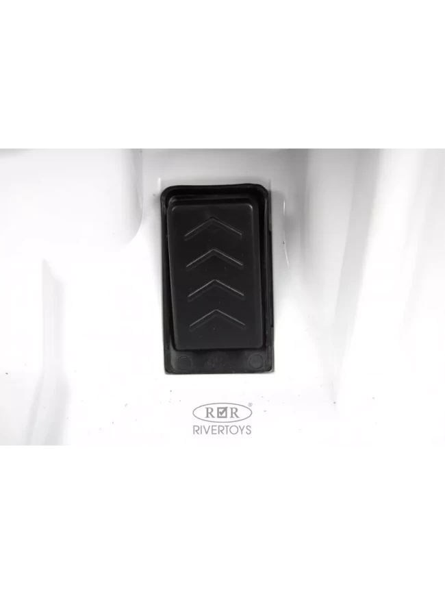 Электромобиль RIVER TOYS PORSCHE F333FF  белый