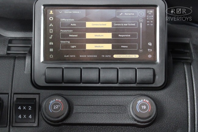 Электромобиль  RIVER TOYS RANGE ROVER Y999Y зеленый глянец