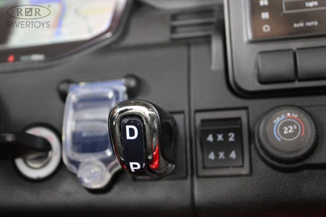 Электромобиль  RIVER TOYS RANGE ROVER Y999Y зеленый глянец