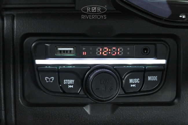 Электромобиль  RIVER TOYS RANGE ROVER Y999Y зеленый глянец