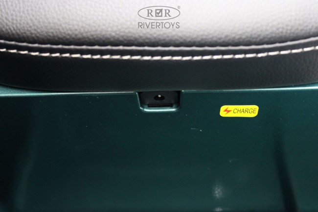 Электромобиль  RIVER TOYS RANGE ROVER Y999Y зеленый глянец