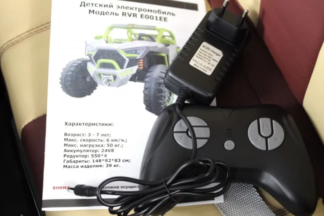 Электромобиль RIVER TOYS BUGGY E001EE бело-синий